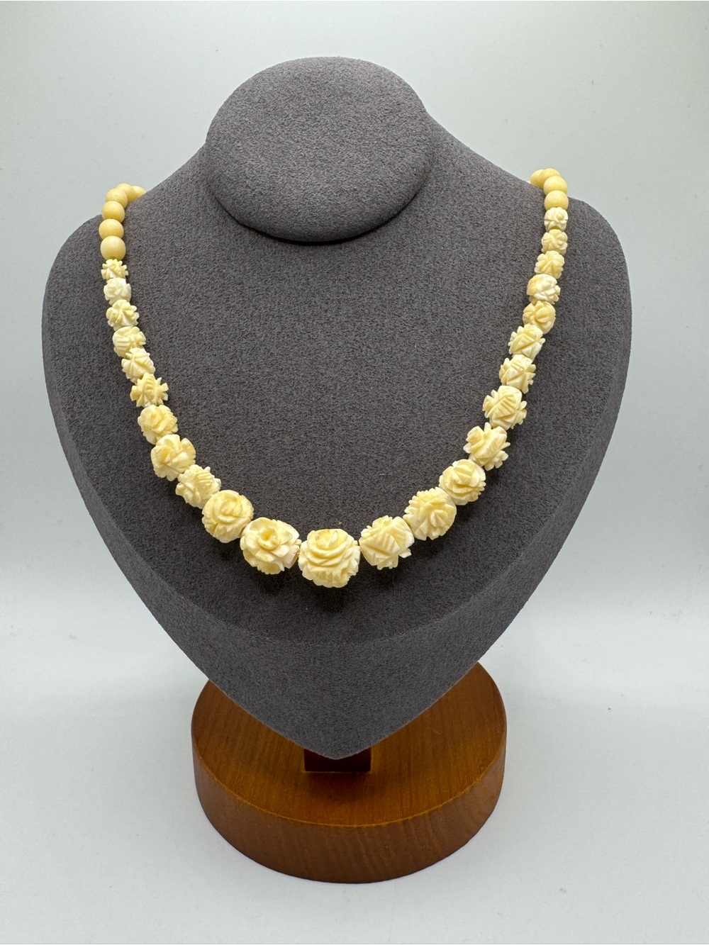 Art Deco MCM Celluloid Floral Carved Cream Graduated Bead Necklace